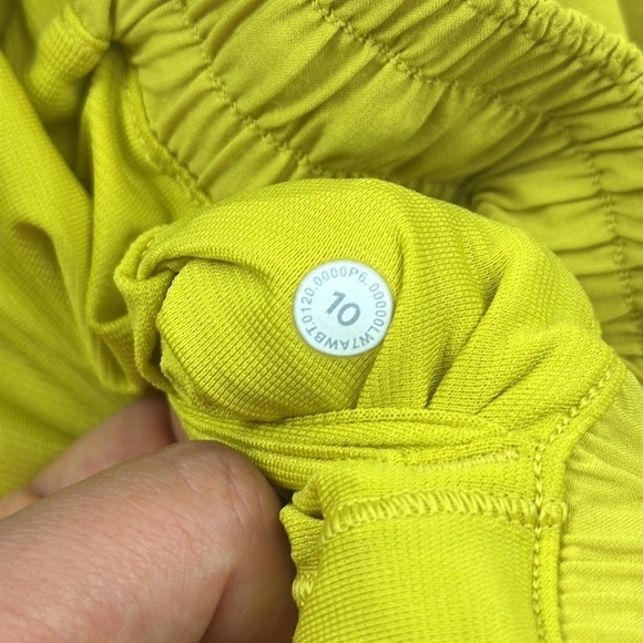 Lululemon Hotty Hot Short II *Long 4" Soleil - Picture 4 of 5